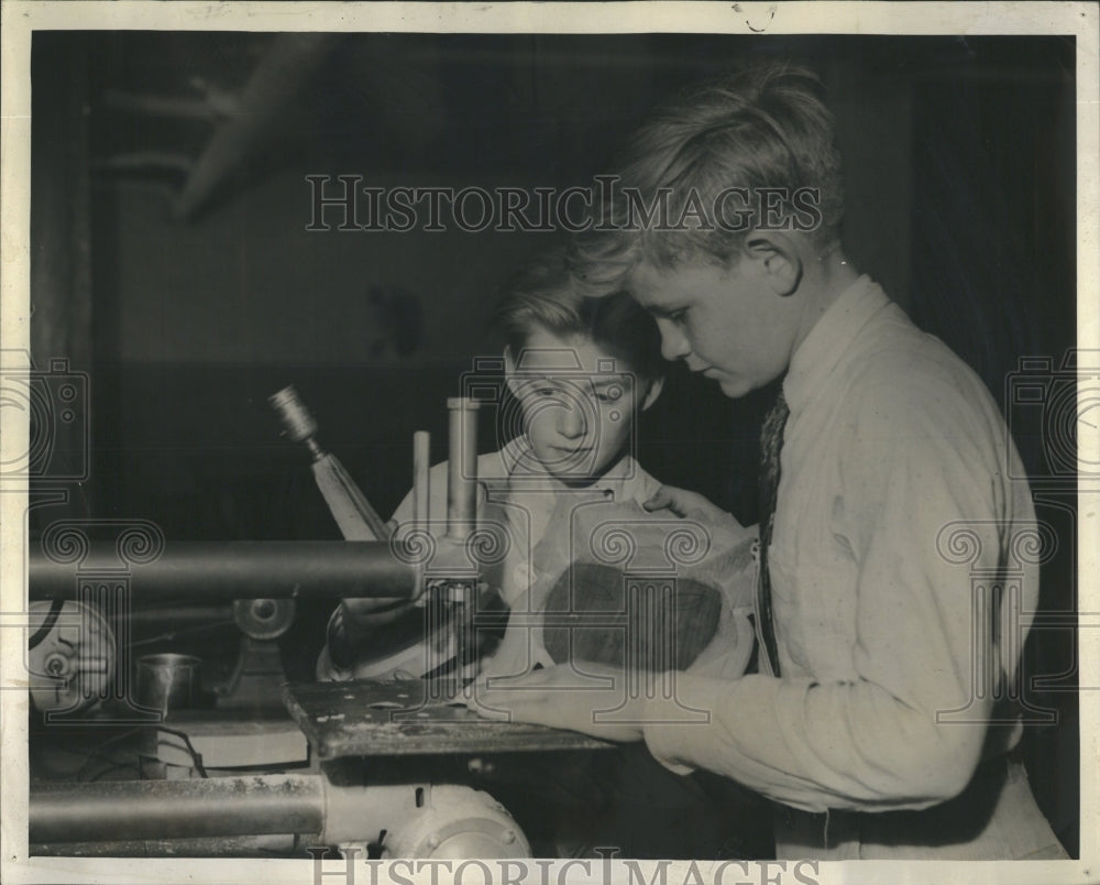 1940 Press Photo Kids In Wood Working &quot;Off The Streets&quot; - RRR23637 - Historic Images