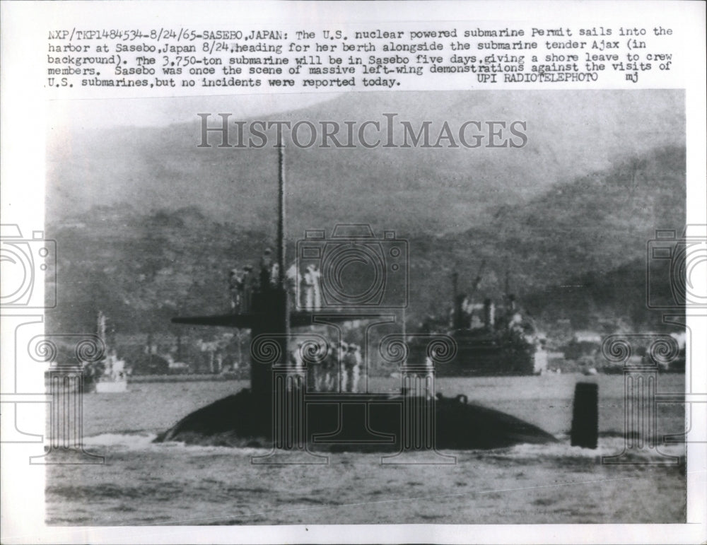 1965 U.S. Nuclear powered submarine - Historic Images