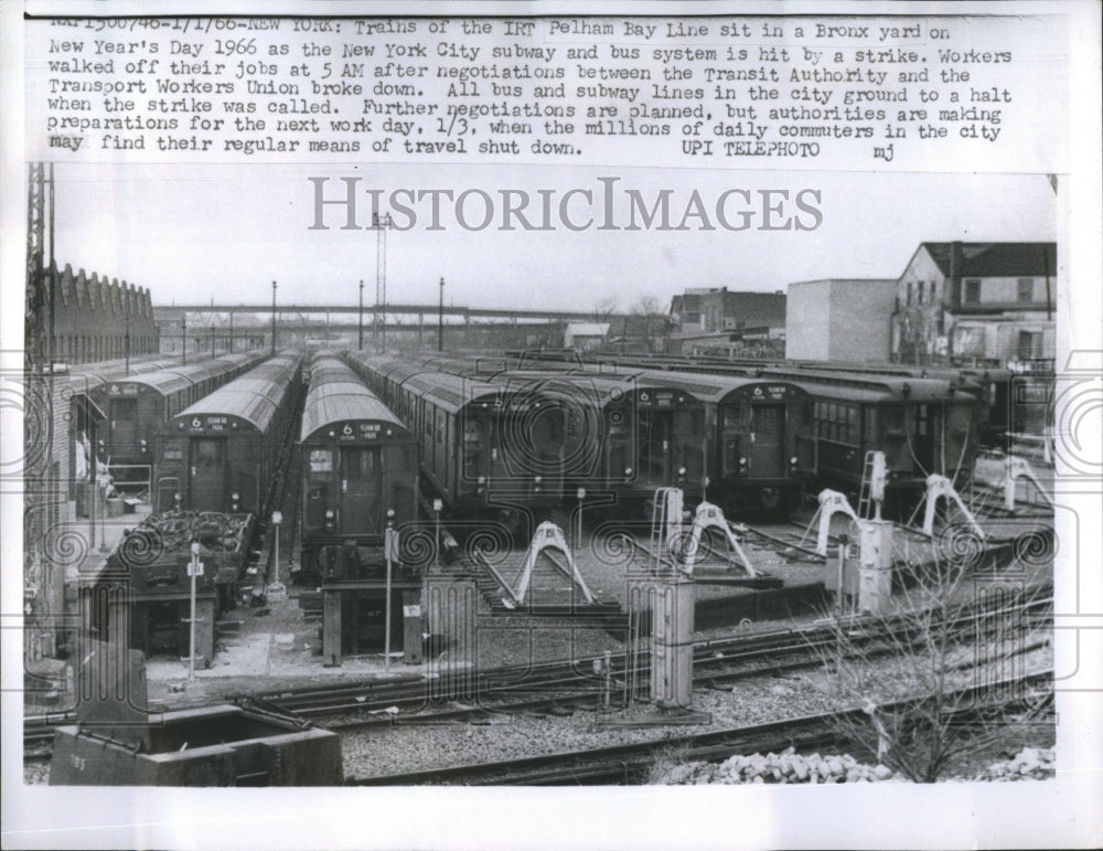 1966  New York   Palham Bay  Trains Strike - Historic Images
