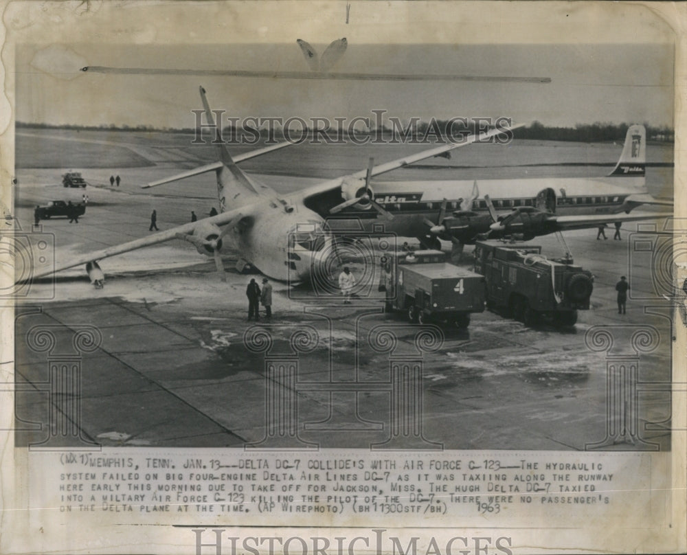 1963 Press Photo Hugh Delta DC7 Air Force C123 Crash - Historic Images