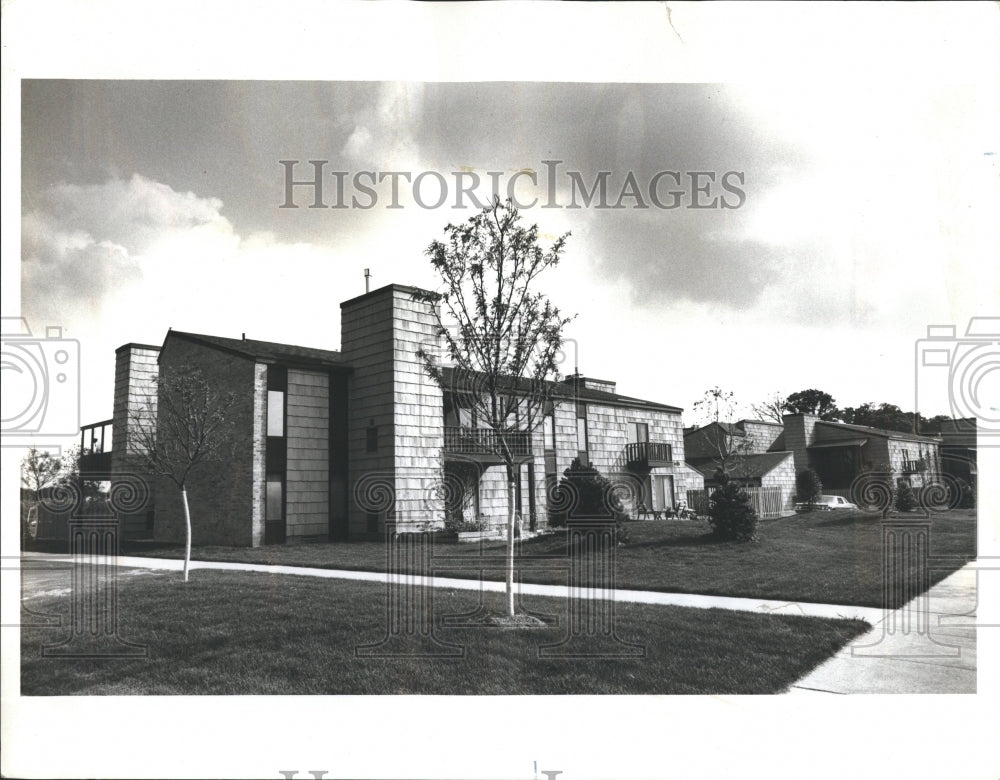 1974 Condominiums in 145-acre Streams Development in Wheaton - Historic Images