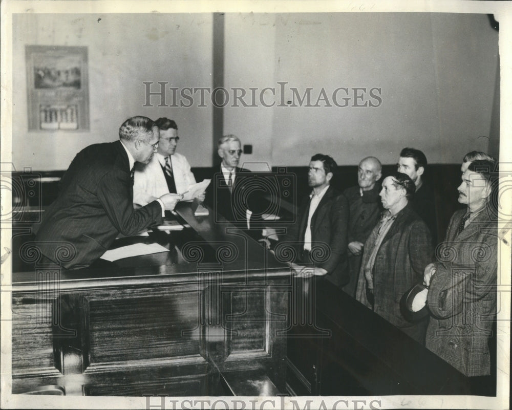 1937 Judge Warns "Salvagers" Find New Work - Historic Images