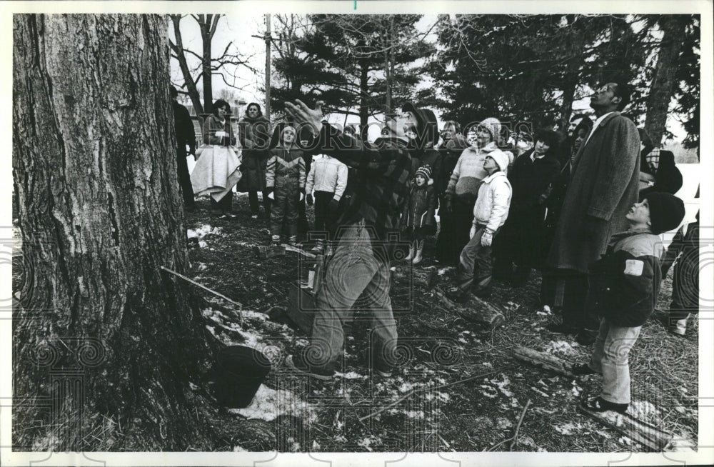 1982 Maple Industry - Historic Images