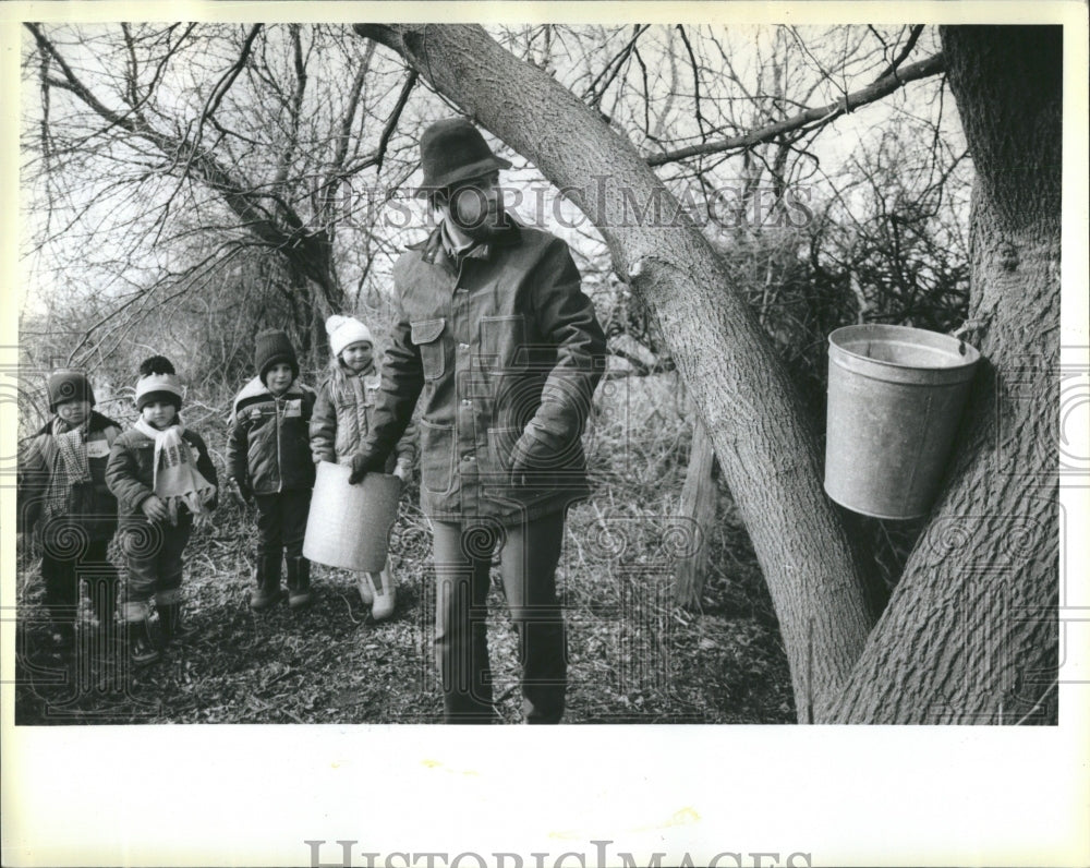 1986 Maple Syrup Harvest People Tree Cans - Historic Images