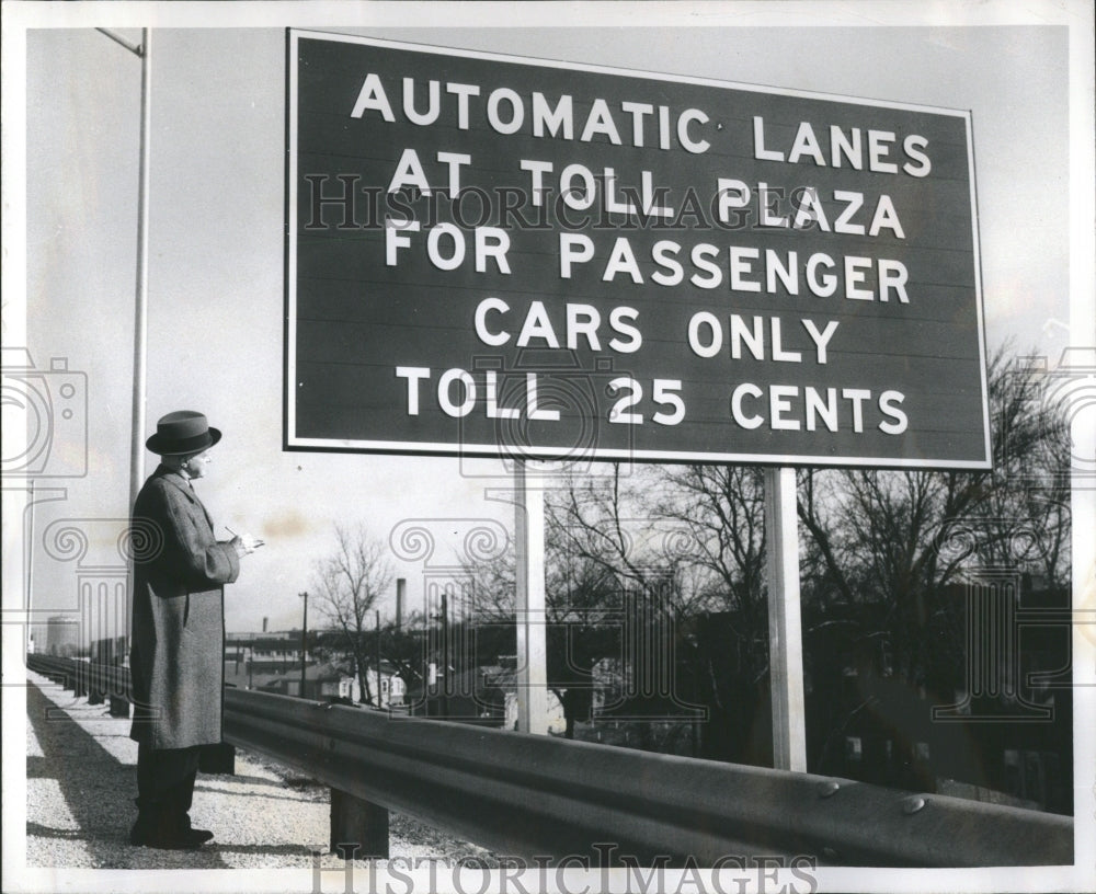 1958 William W. Scott Federal sign signal - Historic Images