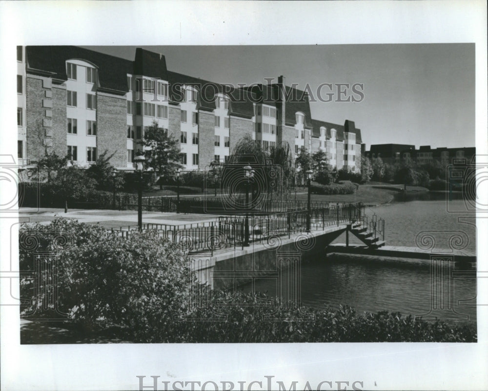 1981 Bordeaux-Cambridge on The Lake-Buffalo - Historic Images