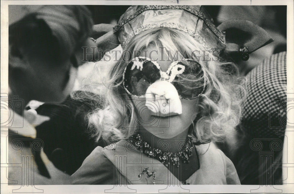 1981 Girl Day Camp Parade Chicago Park - Historic Images