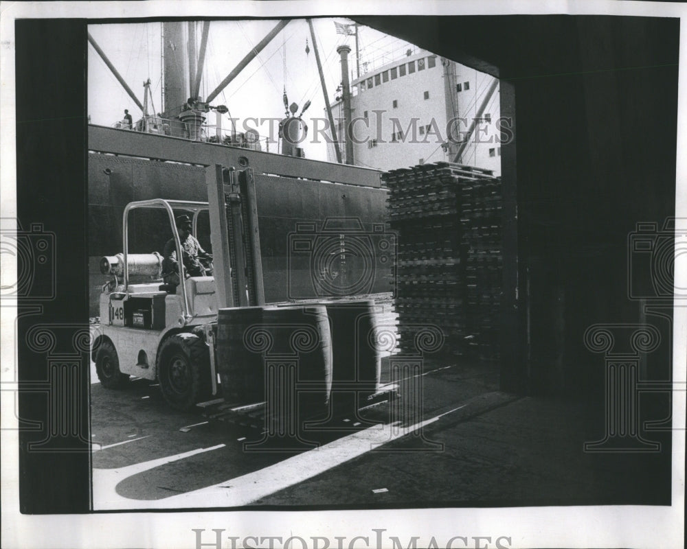 1969 Calumet Harbor Inland port - Historic Images