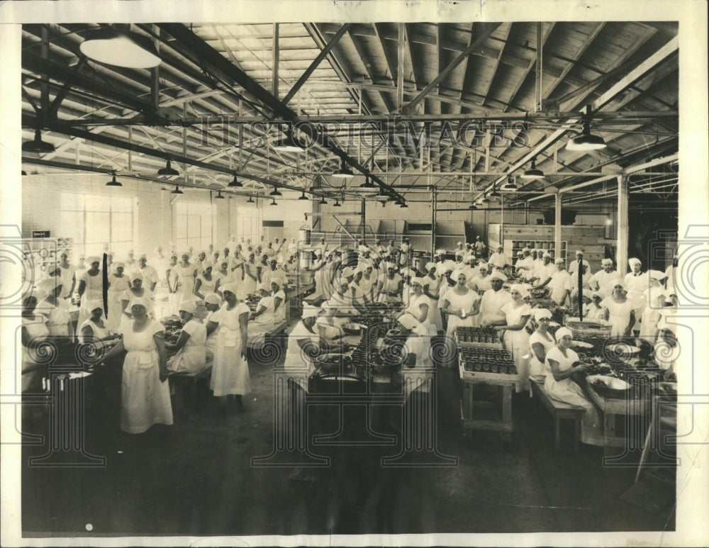 1933 Huge Canning Factory Needy Families - Historic Images