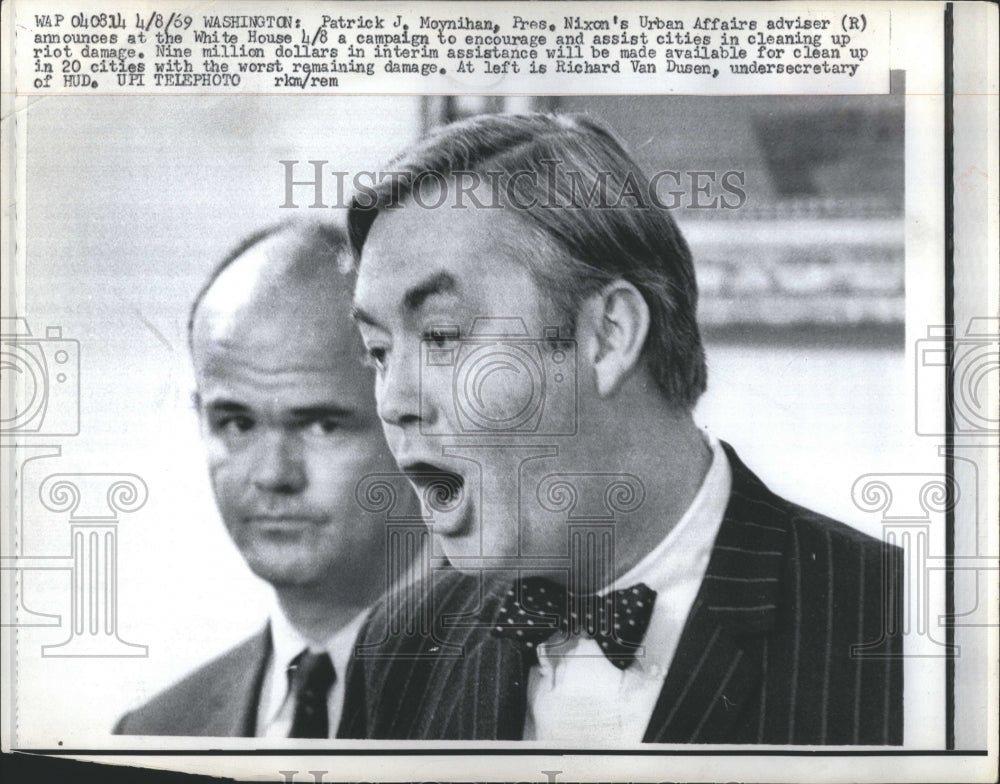 1969 Daniel Patrick Moynihan politician - Historic Images