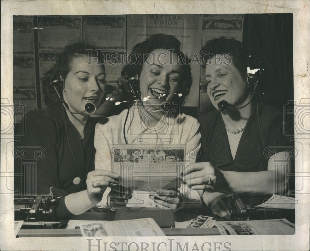1950 Singing Happy Birthday For Telegram - Historic Images