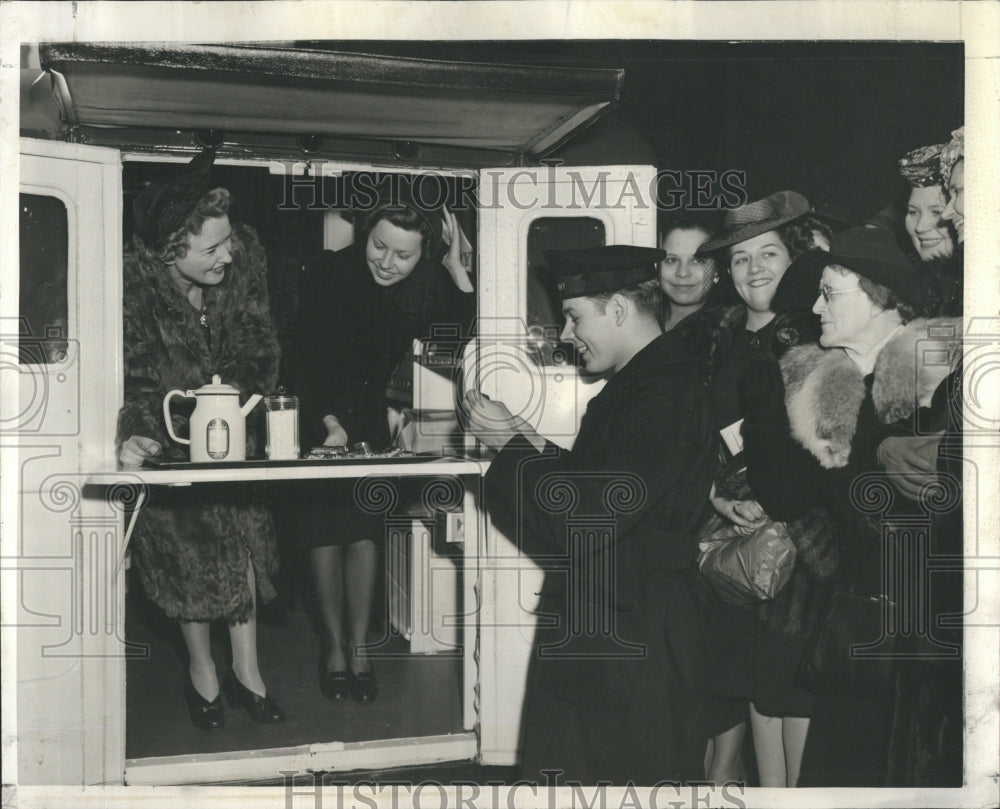 1942 Salvation Army - Historic Images