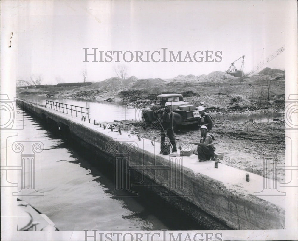 1956 Press Photo workmen channel widened Calumet Harbor - Historic Images