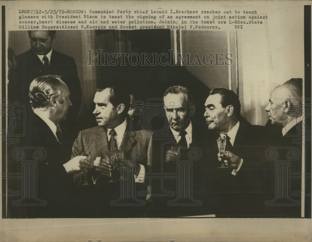 1972 President Nixon Toast in Agreement - Historic Images