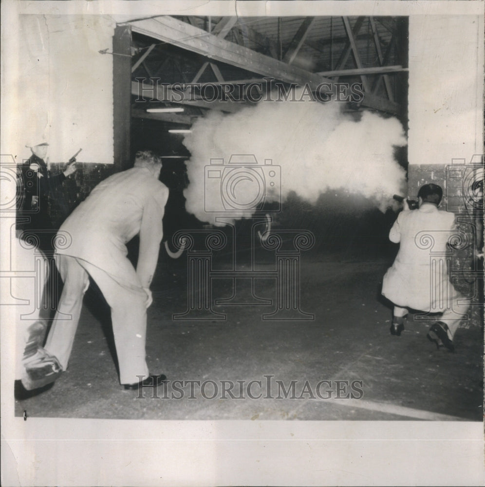 1952 Criminals Police Chase Gun Battle - Historic Images