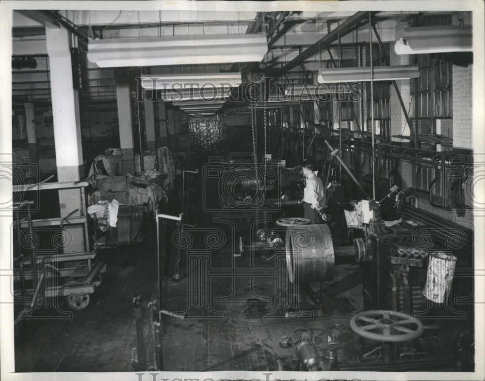 1944 Tire Idle Machine Manpower - Historic Images