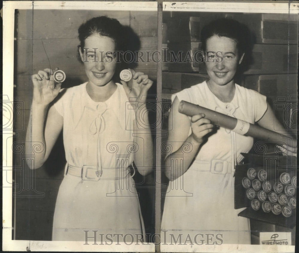 1935 Press Photo KansasCity tokens miss lola baker - Historic Images