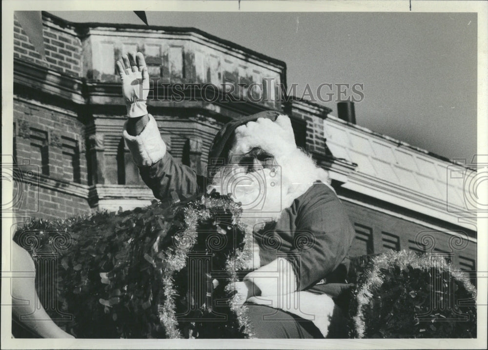 1981 Christmas Parade Santa people Street - Historic Images