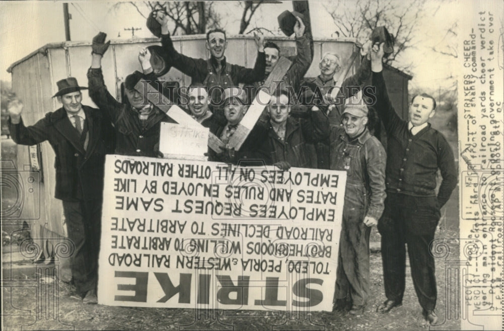 1942 Yards President Roosevelt Railroad - Historic Images