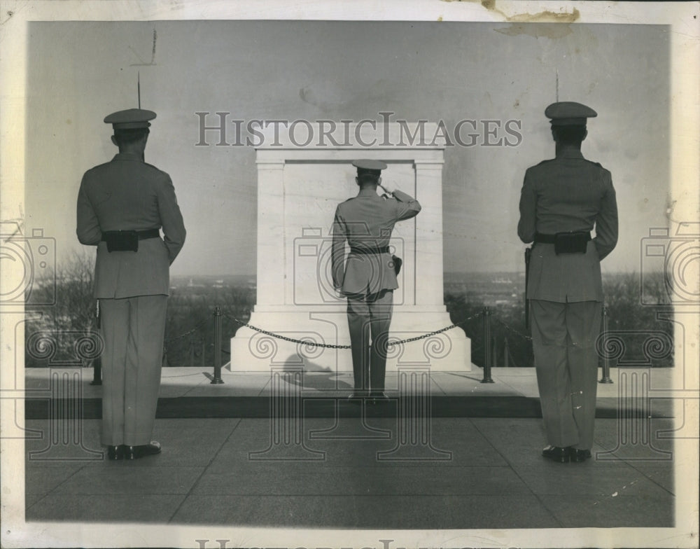 1947 Sergeant Salutes - Historic Images