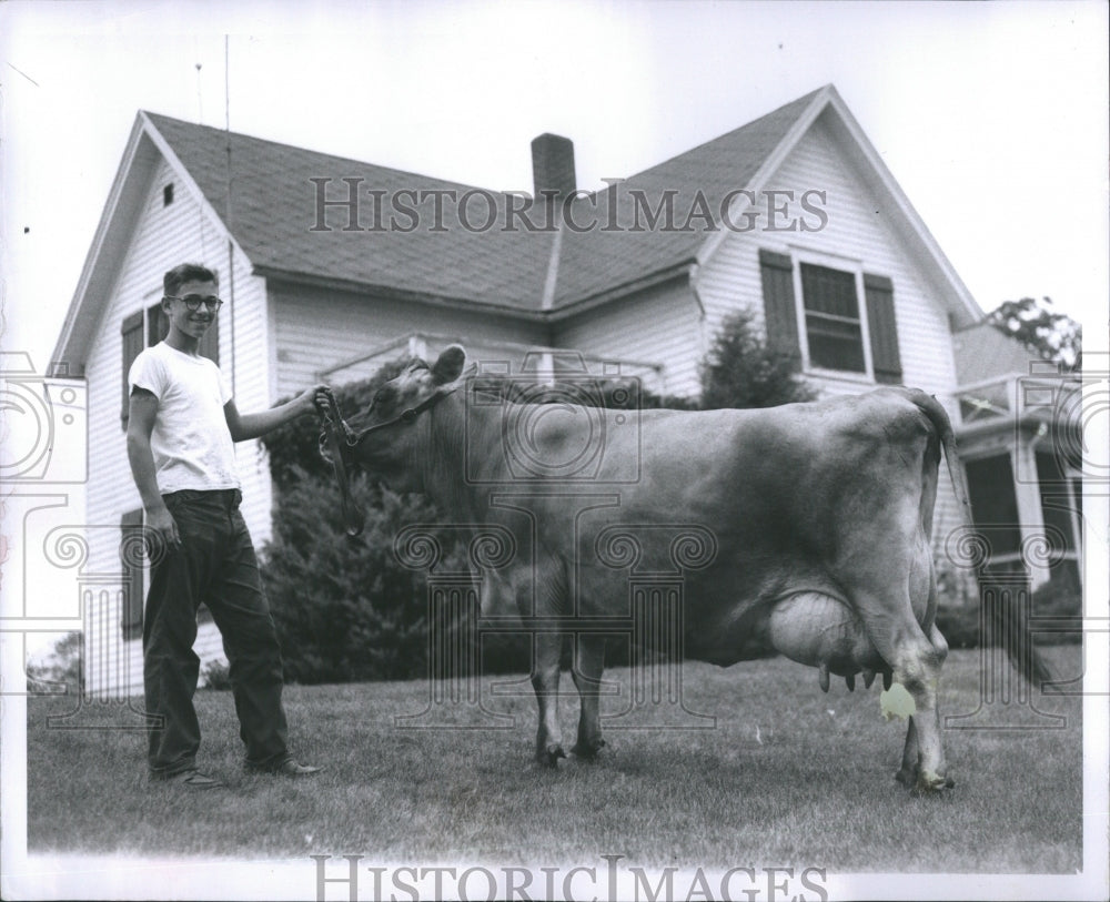 1955 Cyril Spike Owosso Farmer Cow - Historic Images
