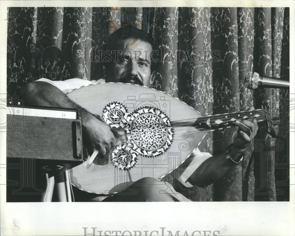 1983 Aziza Restaurant Musician Arabian Lute - Historic Images