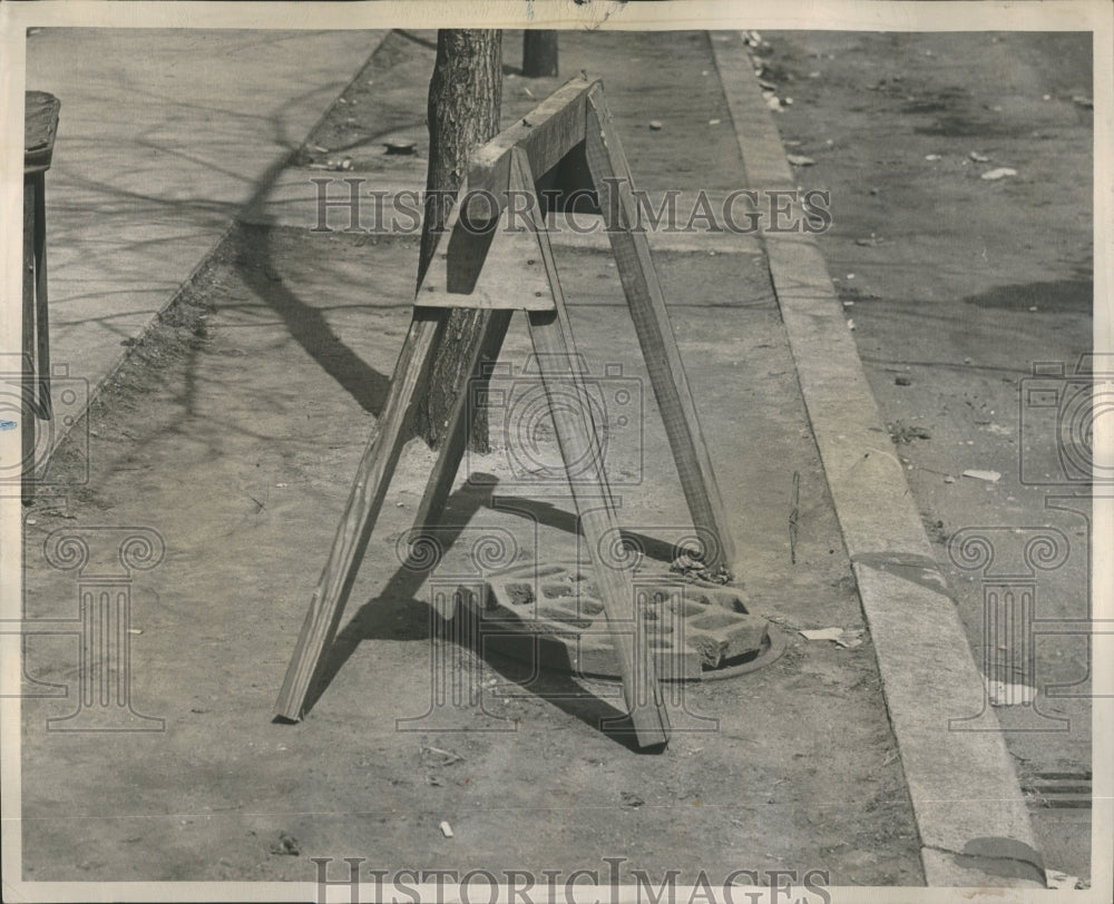 1949 Odd size manhole with ill fitted lid - Historic Images