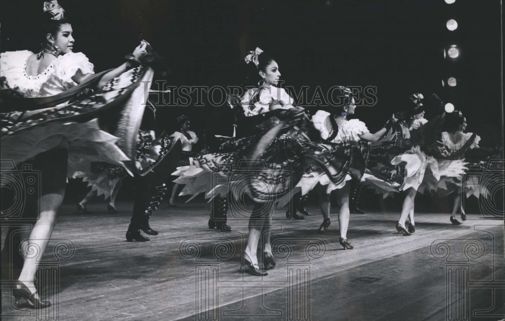 1965 Ballet Folklorico Mexico - Historic Images