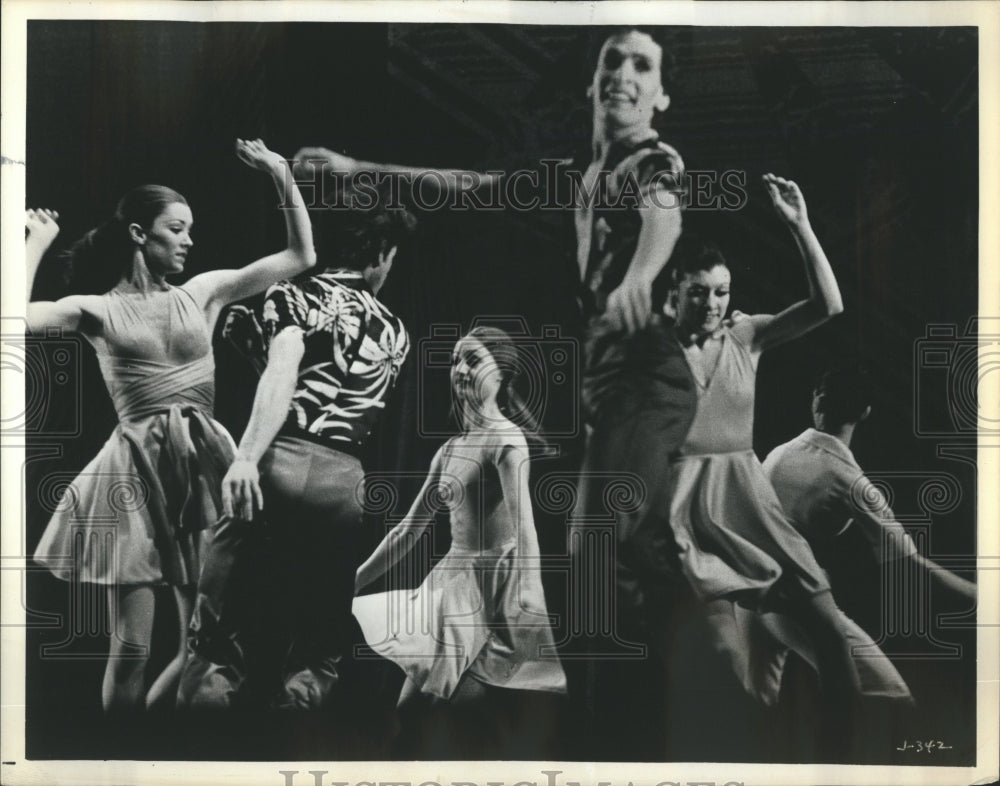 1976 Press Photo City Center Joffrey Ballet performs - Historic Images