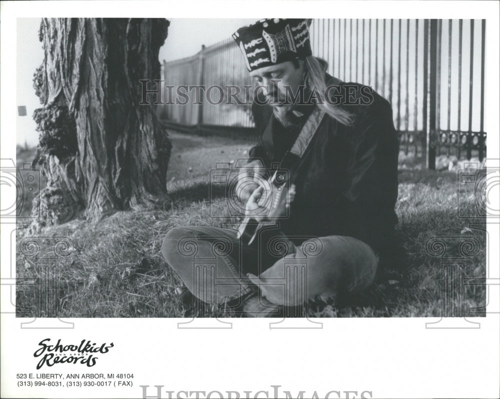 1993 Press Photo Schoolkids Records Guitar Hat Beard - Historic Images