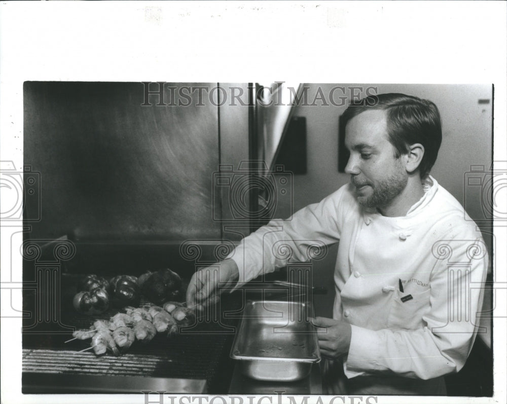 1989 Chef Jimmy Schmidt prepares shrimp dis - Historic Images