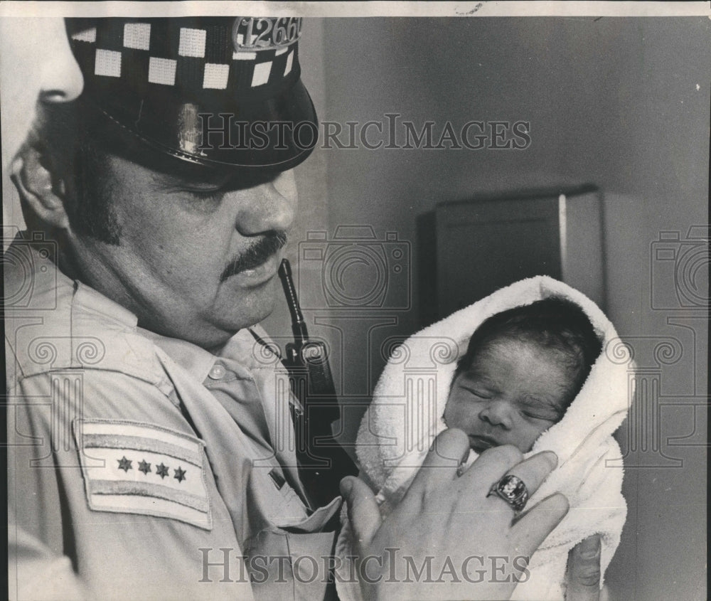 1973 Patrolman John Raetzman Abandoned Baby - Historic Images