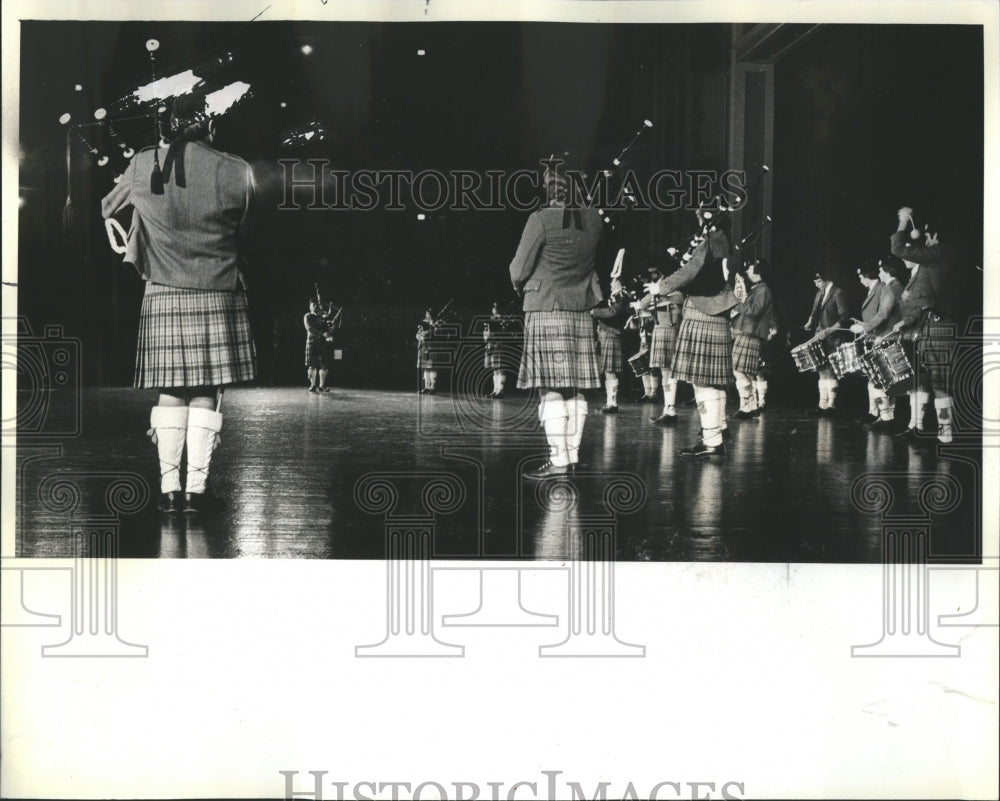 1982 Midlothian Scottish Pipe Band - Historic Images