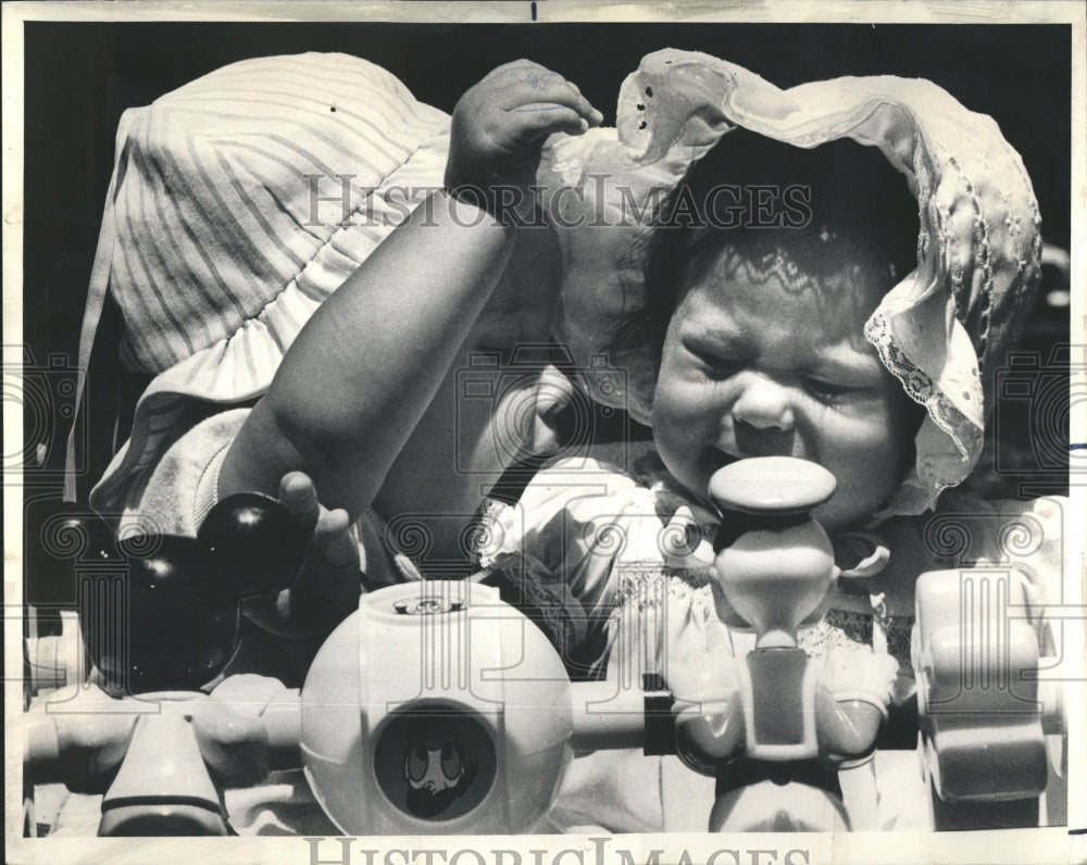 1986 Babies share a buggy ride at Lincoln - Historic Images