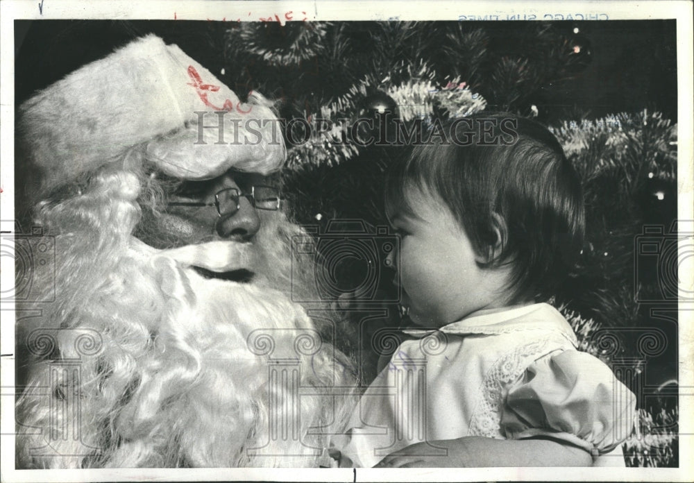 1978 Santa Claus with young girl - Historic Images