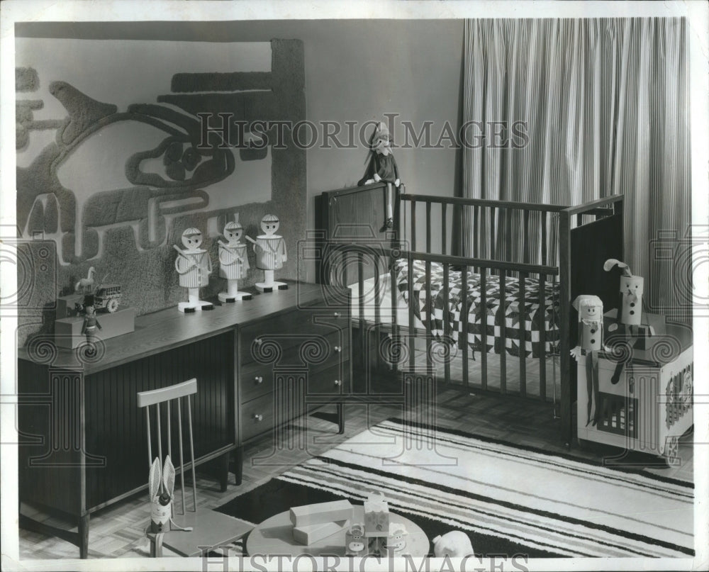 1935 Patriotic Nursery Baby Crib Chest Toys - Historic Images