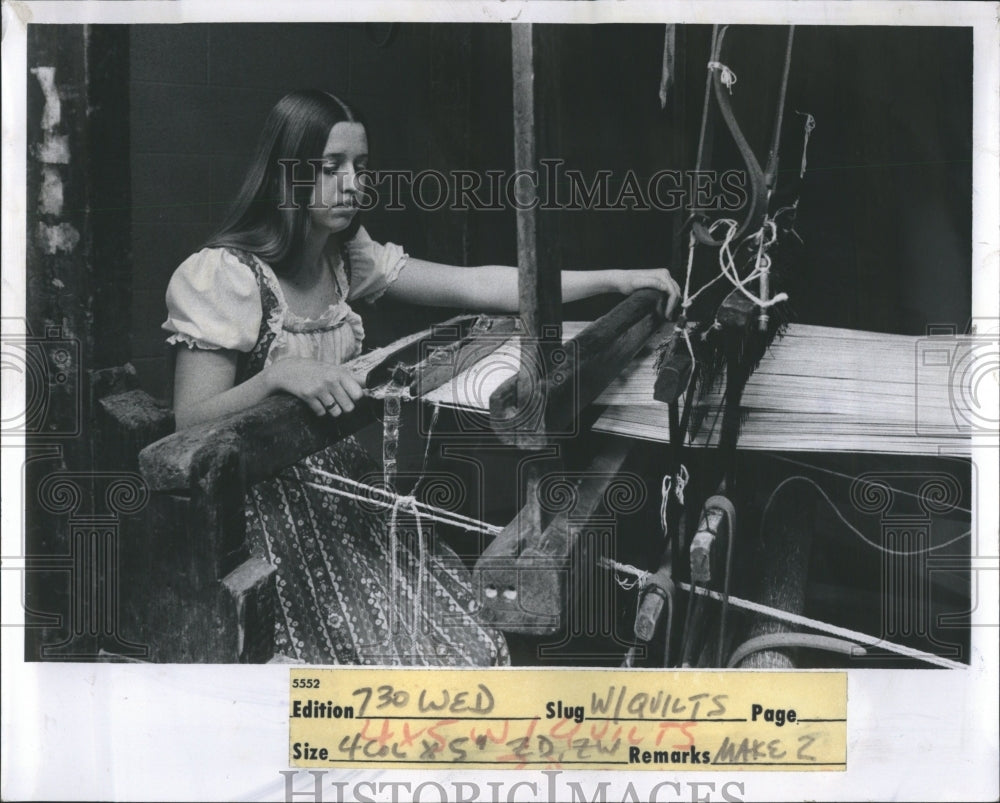 1974 Press Photo Spinning and weaving - Historic Images