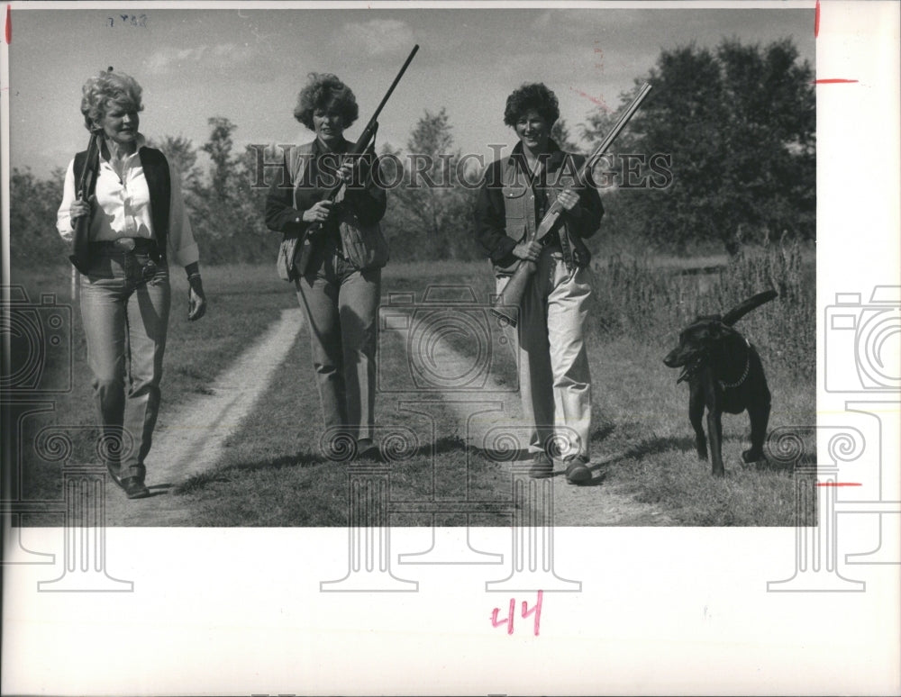 1988 Hunting Birds Bang Away Hunting Club - Historic Images