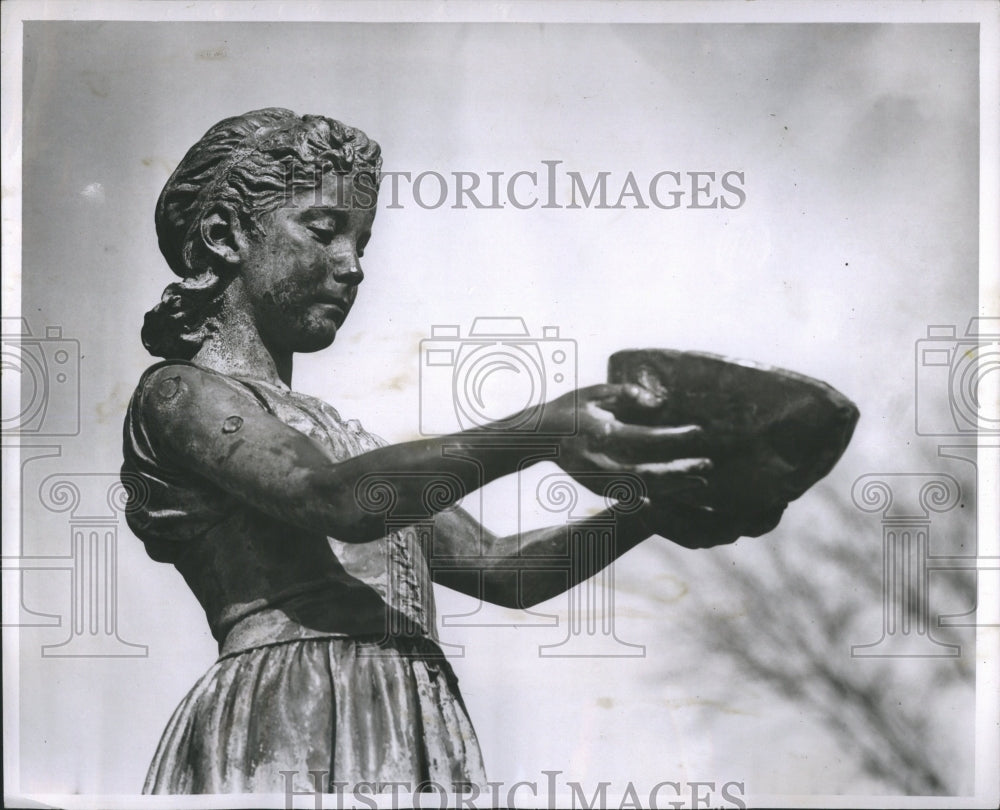 1954 Statues  Lincoln Park Mann Girl - Historic Images