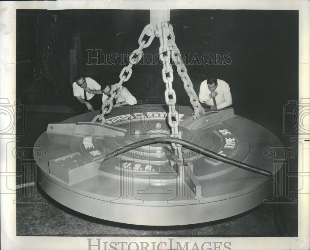 1969 Attractor Magnet Large Circular - Historic Images