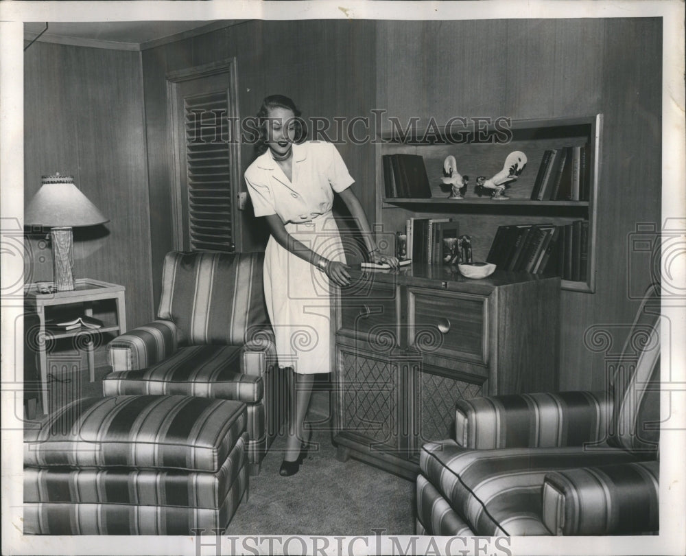 1947 Marjorie Neegard Model Wife Home - Historic Images