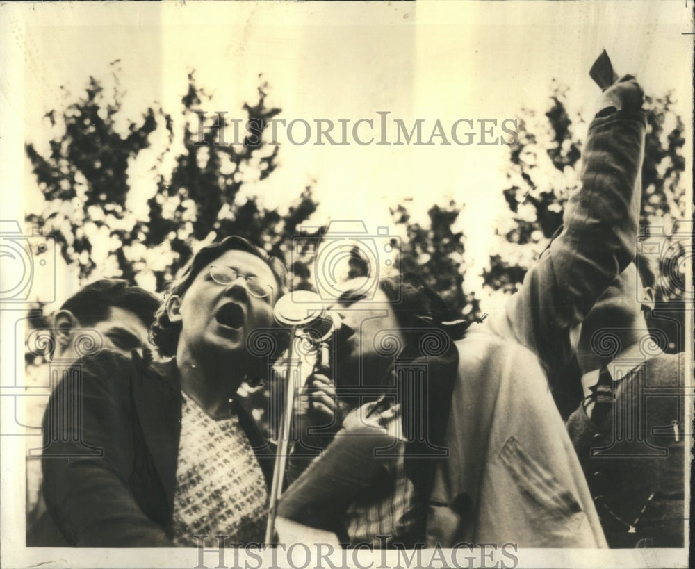 1937 Singing at Tristate Union Mass Meeting - Historic Images