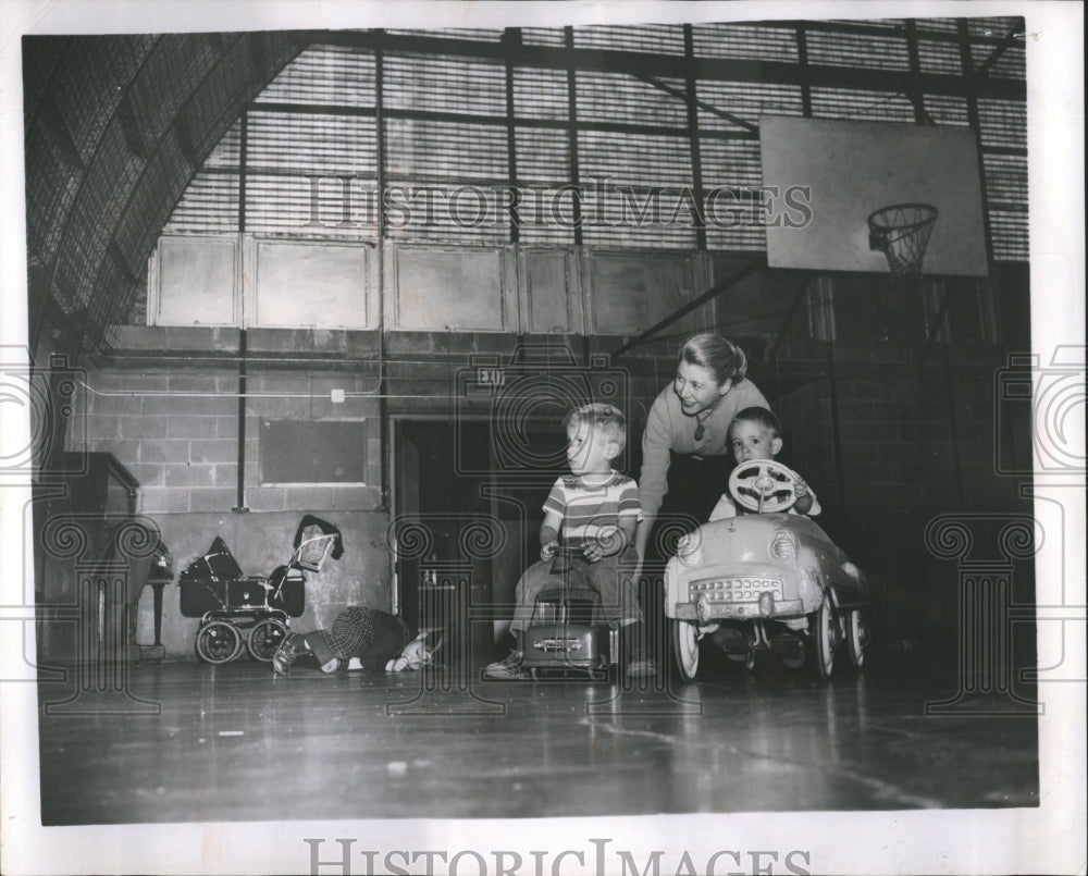 1958 Hyde Park Mrs. Norma Alpert children - Historic Images