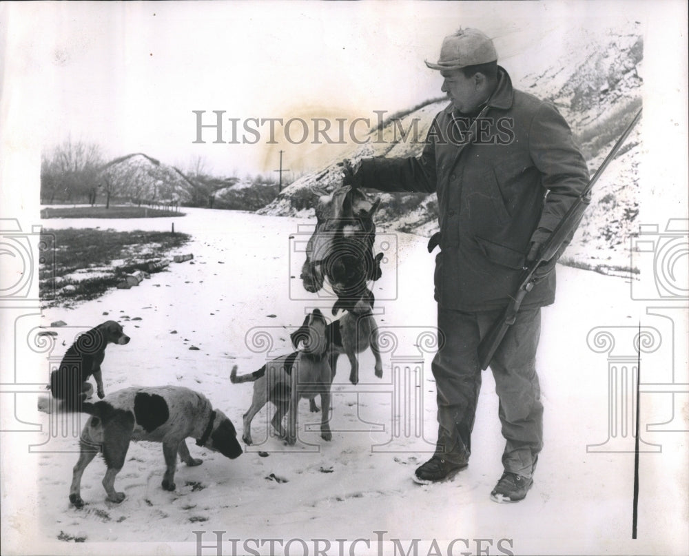1962 Hunting - Historic Images