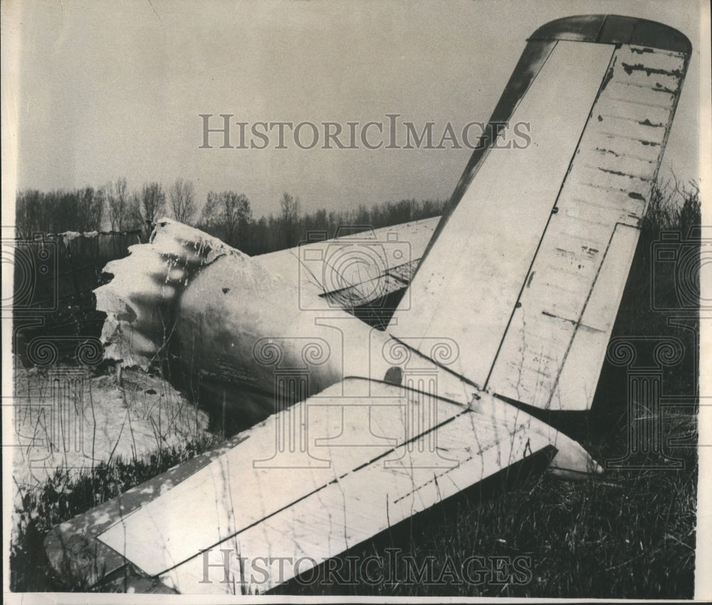 1968 Press Photo Airplane Crashes Chicago Area 1968 - Historic Images