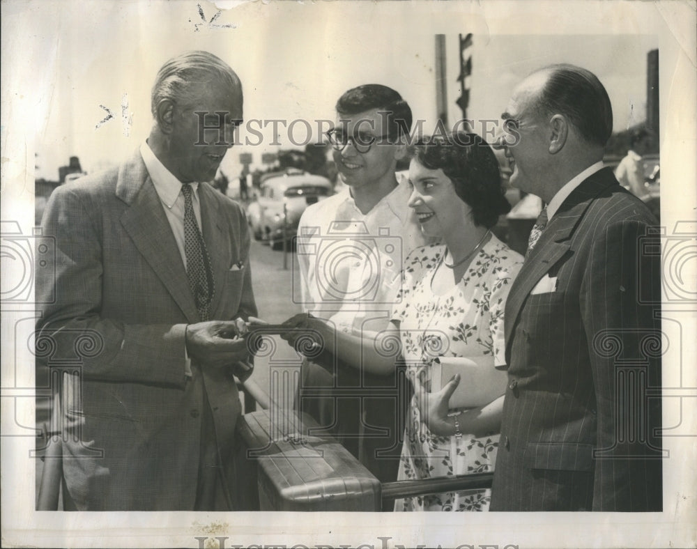 1949 Robert Ginsburg the 1,500,00th visitor - Historic Images