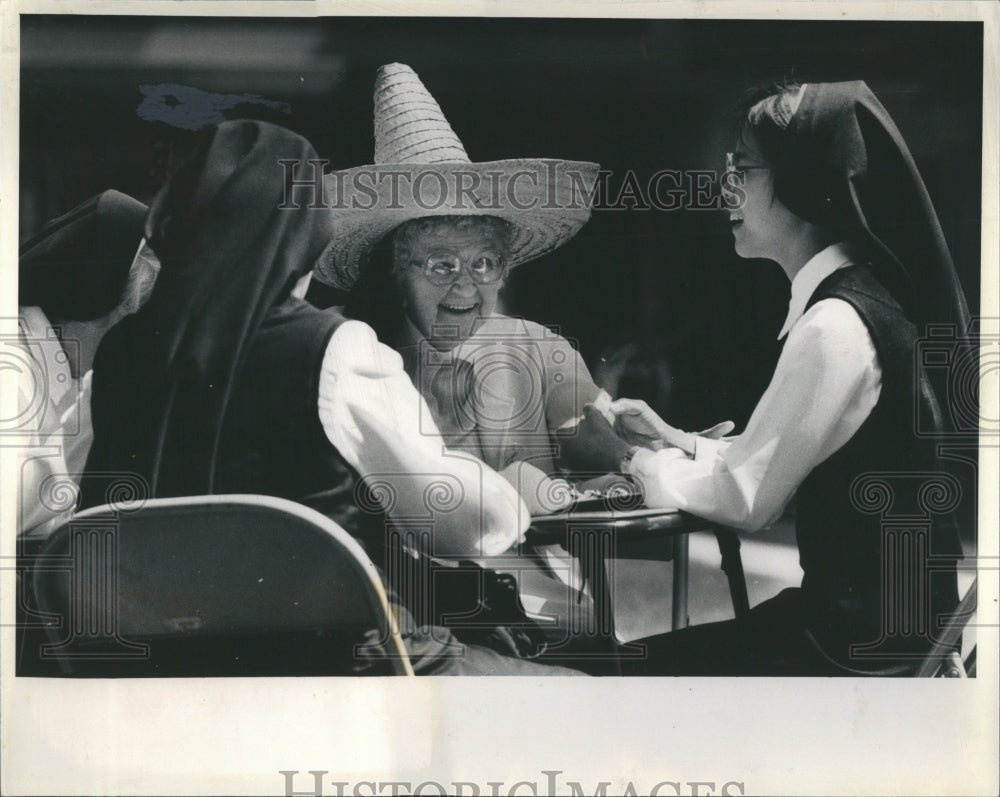 1986 Lincoln Park Senior Center Picnic - Historic Images