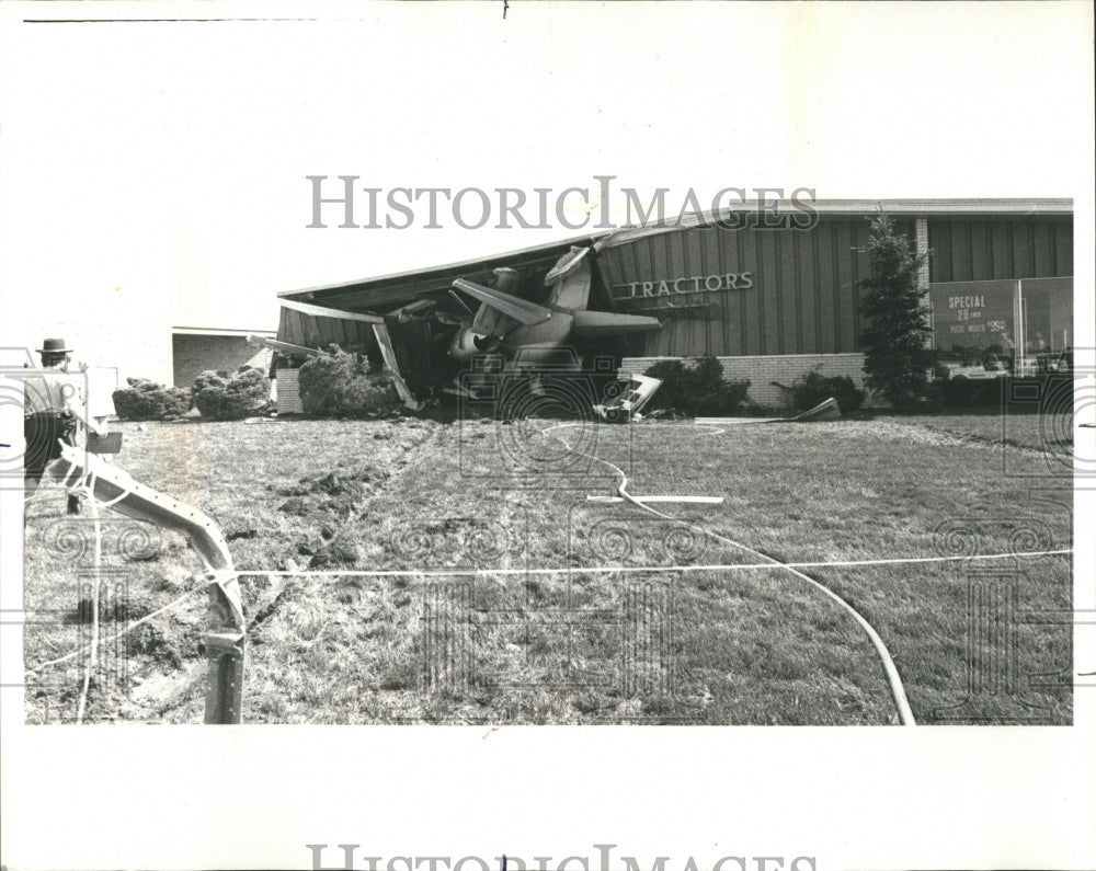 1977 Private Jet Crash Lewis Intl Building - Historic Images