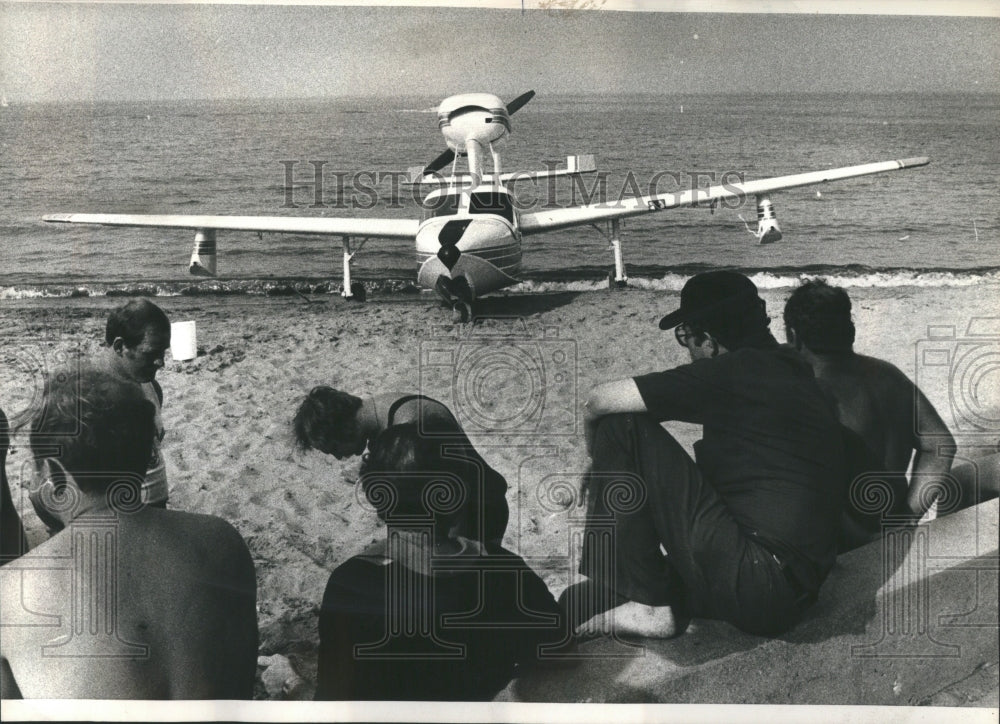 1978 Seaplane Lands off South Side Beach - Historic Images