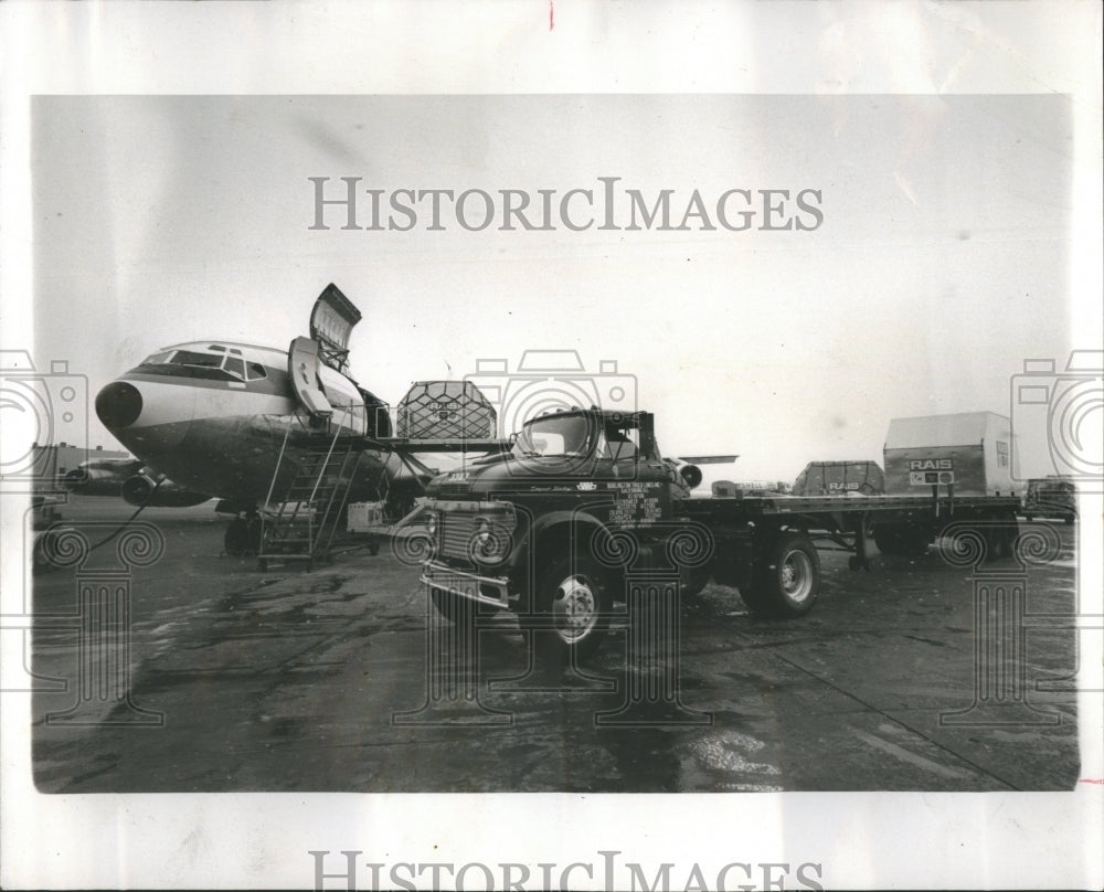 1967 RailAir International Service Freight - Historic Images